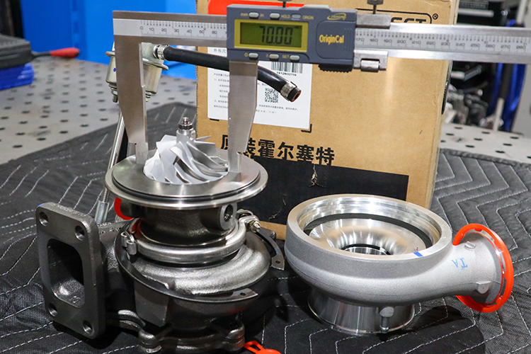 Holset HE250 5327682 5328337 10cm2